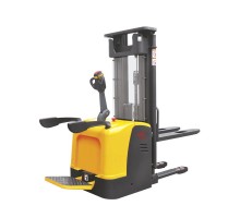 Штабелер самоходный 1,5 т 5,6 м XILIN CDDK15-III Li-ion 24/125 В/Ач (с платформой)
