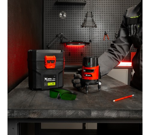 Лазерный уровень CRX-30G, 30 м, зеленый луч, батарейки, резьба 5/8" MTX
