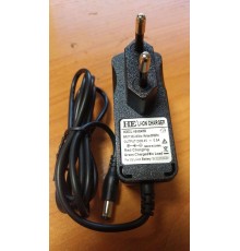 Зарядное устройство HB-084050 для тележек CW 8,4V/0,5A (Charger) горизонтальное
